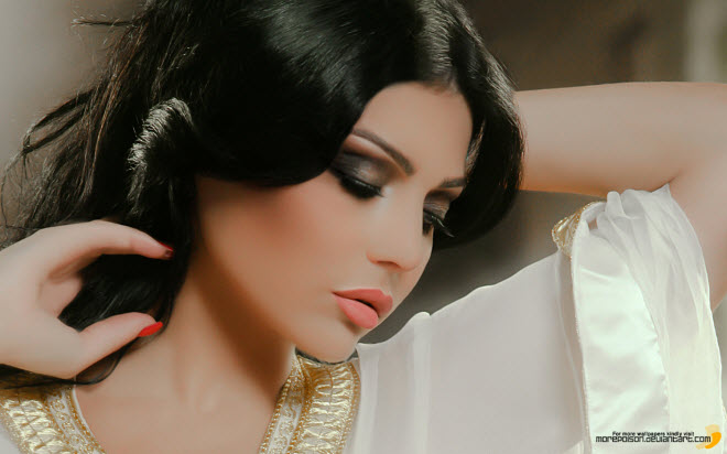 ����� ����