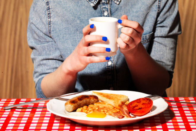 النقانق وغيرها من أنواع اللحوم المعلبة تعتبر من الأطعمة المسببه لأمراض القلب