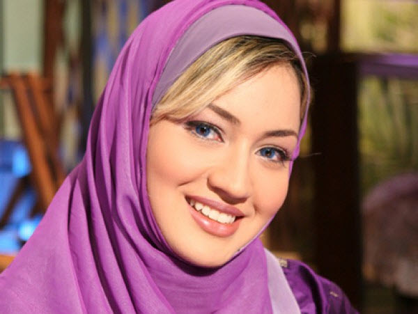 هبة جمال ..لم أكن محجّبة ونزعت الطرحة لأظهر على طبيعتي