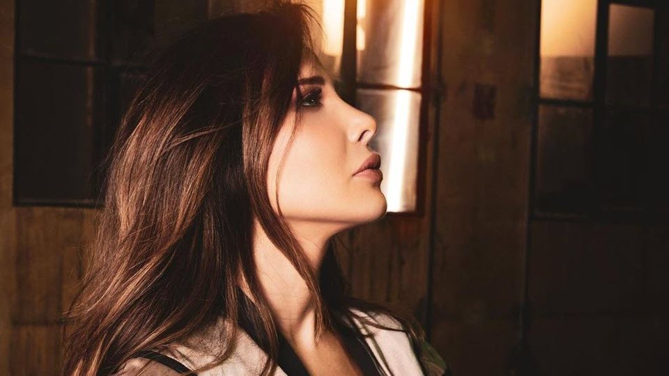 Lyrics and Video for Nancy Ajram - Ila Beirut Al Ontha